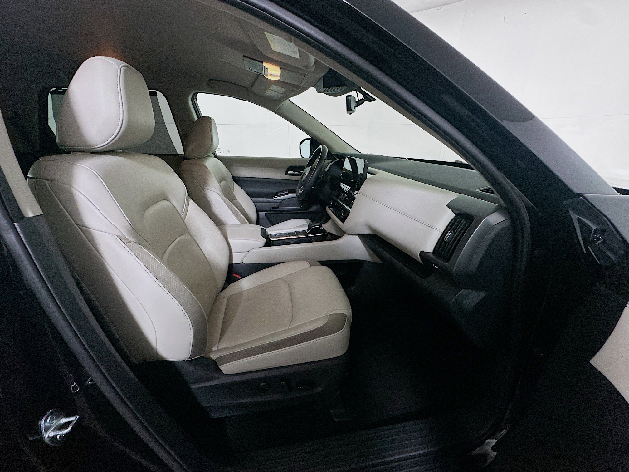 Used 2023 Nissan Pathfinder SL image 32