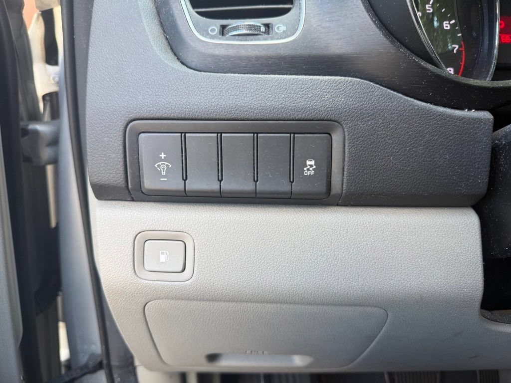 Used 2016 Kia Sedona LX w/ LX Convenience Package FWD image 21