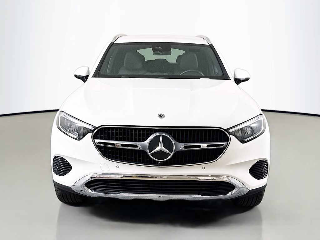 Used 2025 Mercedes-Benz GLC 300 4MATIC image 2