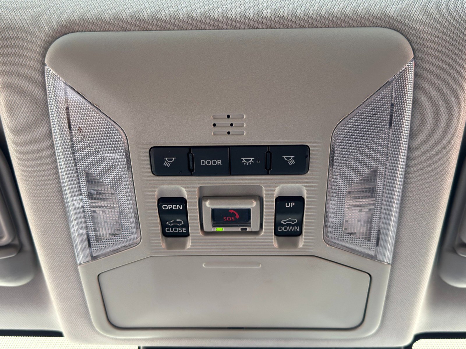 Used 2025 Toyota RAV4 XLE w/ Convenience Package FWD image 32