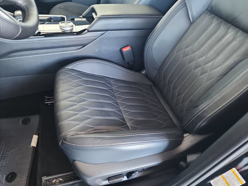 Used 2025 Mitsubishi Outlander SEL AWD/4WD image 16