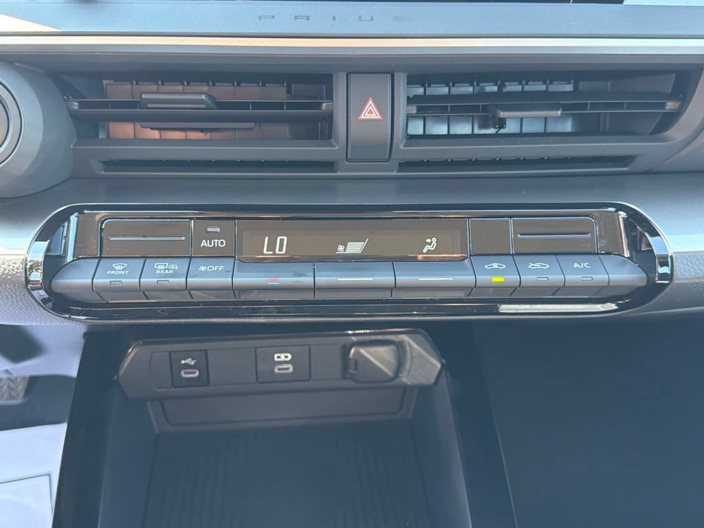 Used 2025 Toyota Prius LE FWD image 18