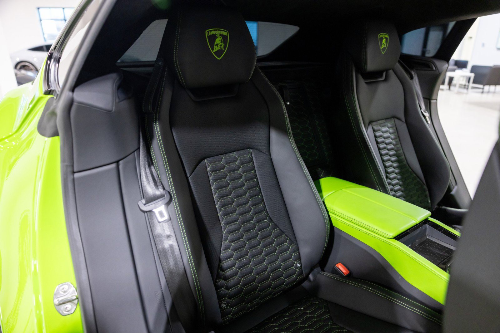 Used 2022 Lamborghini Urus image 32