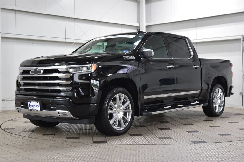 Used 2025 Chevrolet Silverado 1500 High Country w/ High Country Premium Package AWD/4WD image 3