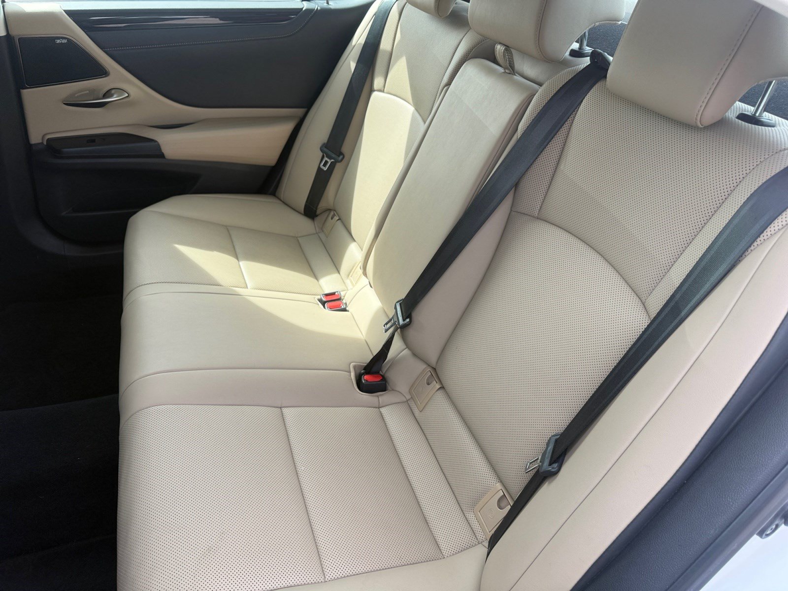 Used 2020 Lexus ES 300h w/ Premium Package FWD image 17