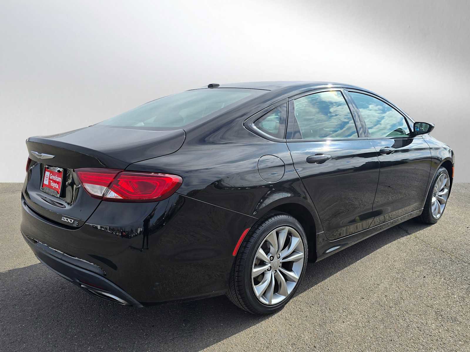 Used 2016 Chrysler 200 S image 3