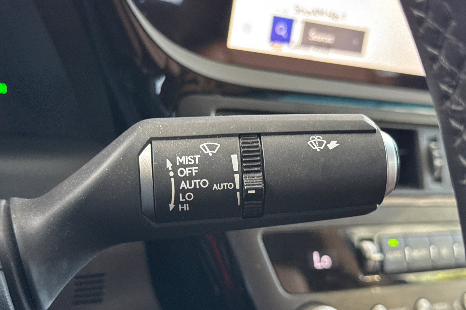 Certified 2025 Lexus ES 300h w/ Premium Package FWD image 32