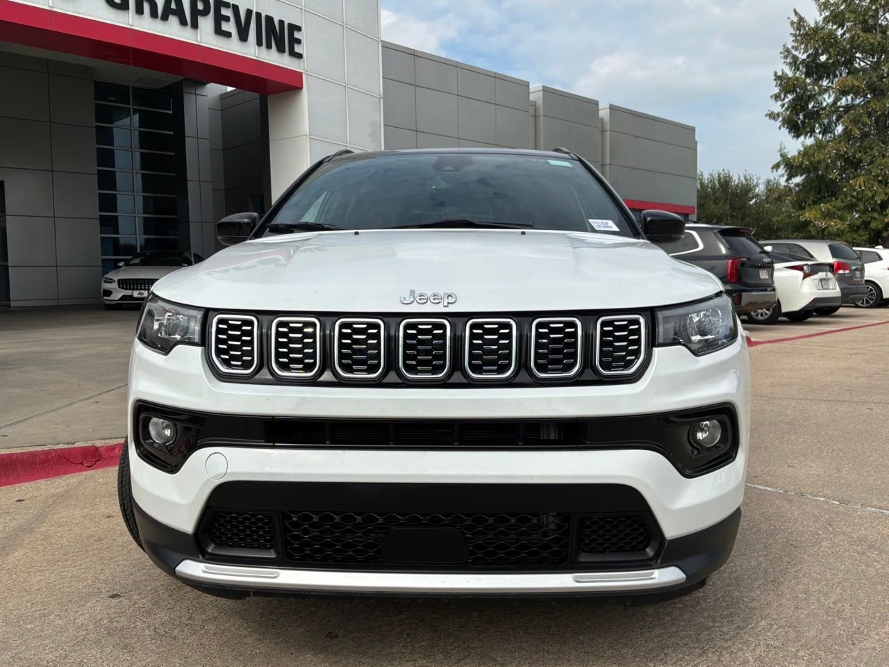 Used 2025 Jeep Compass Limited AWD/4WD image 3