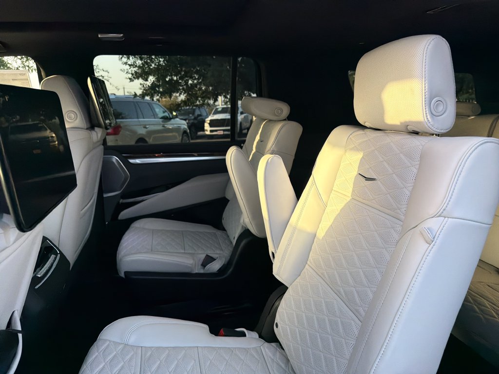 New 2026 Cadillac Escalade ESV Platinum Luxury w/ LPO, Floor Liner Package AWD/4WD image 33
