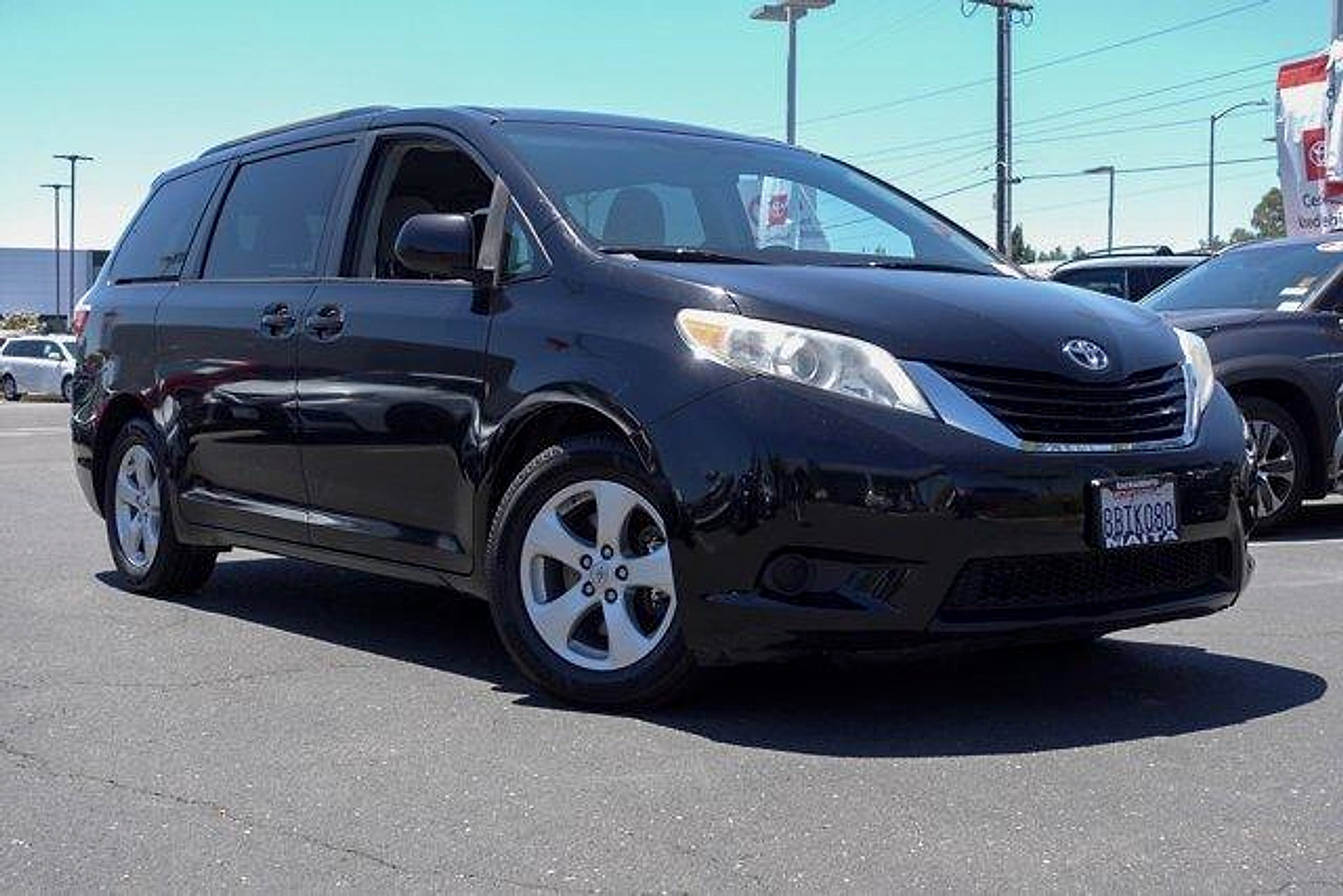 Used 2015 Toyota Sienna LE FWD image 1