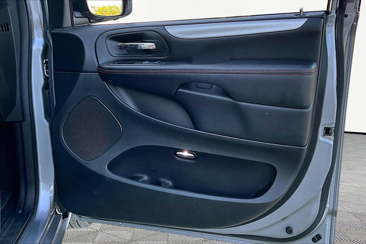 Used 2019 Dodge Grand Caravan GT image 26