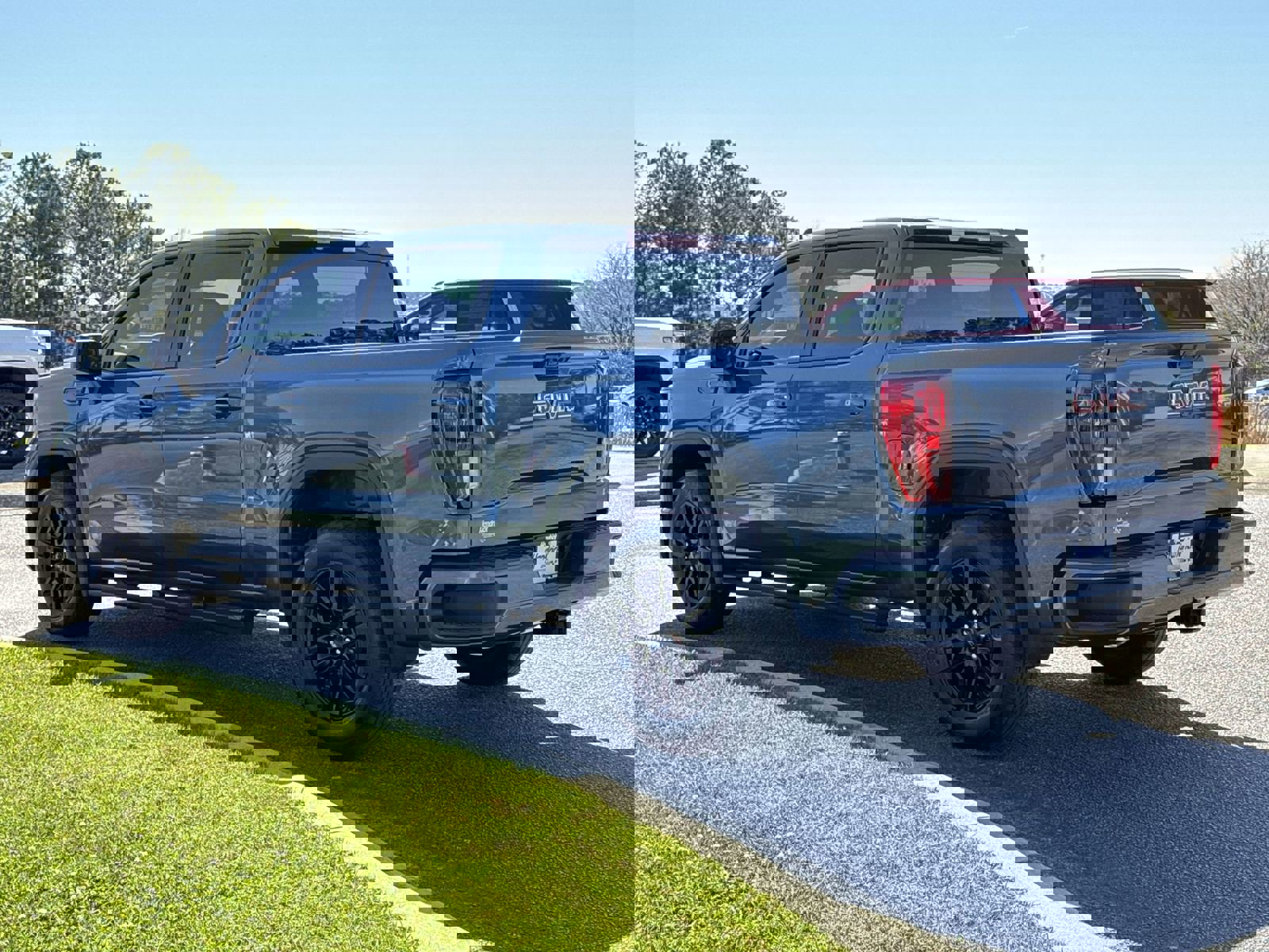 Used 2024 GMC Sierra 1500 Elevation image 8