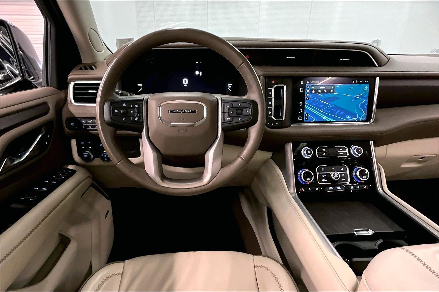 Used 2023 GMC Yukon Denali AWD/4WD image 6