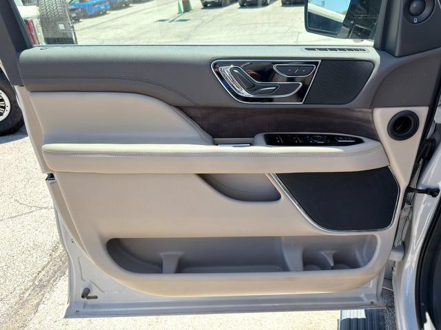 Used 2024 Lincoln Navigator Premiere AWD/4WD image 28