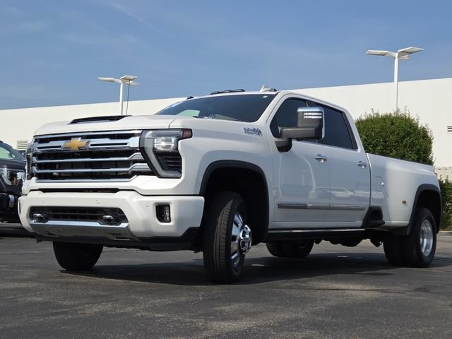 Used 2024 Chevrolet Silverado 3500 High Country w/ High Country Premium Package AWD/4WD image 15