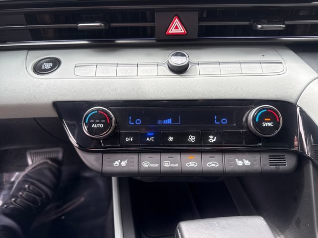 Used 2025 Hyundai Elantra Limited FWD image 15