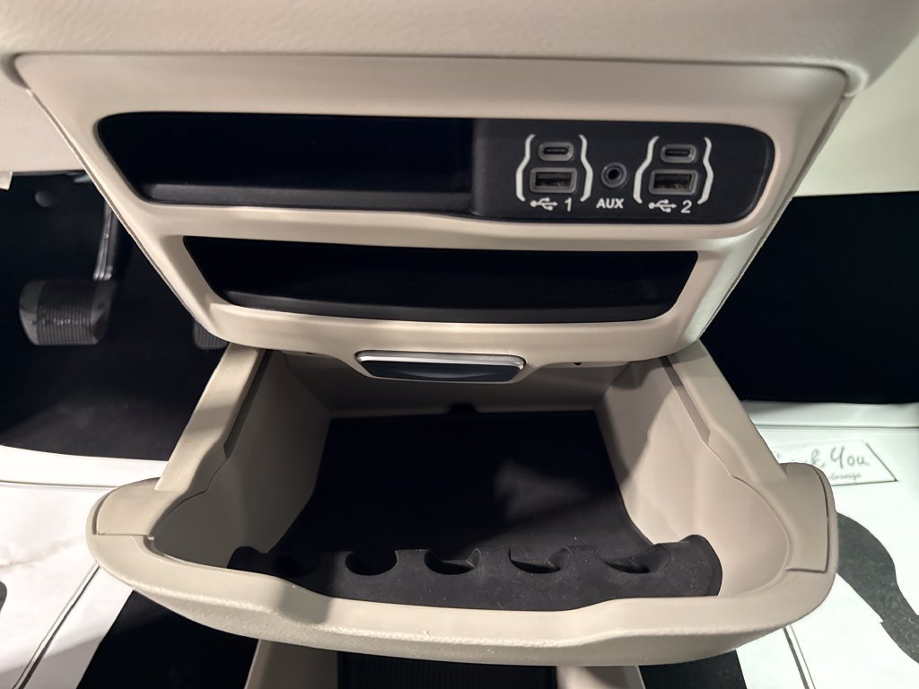 Used 2023 Chrysler Pacifica Touring-L FWD image 19