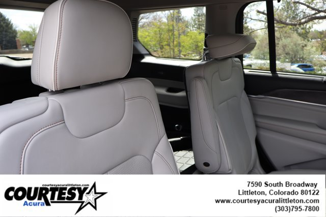 Used 2022 Jeep Grand Cherokee L Overland w/ Luxury Tech Group IV AWD/4WD image 32