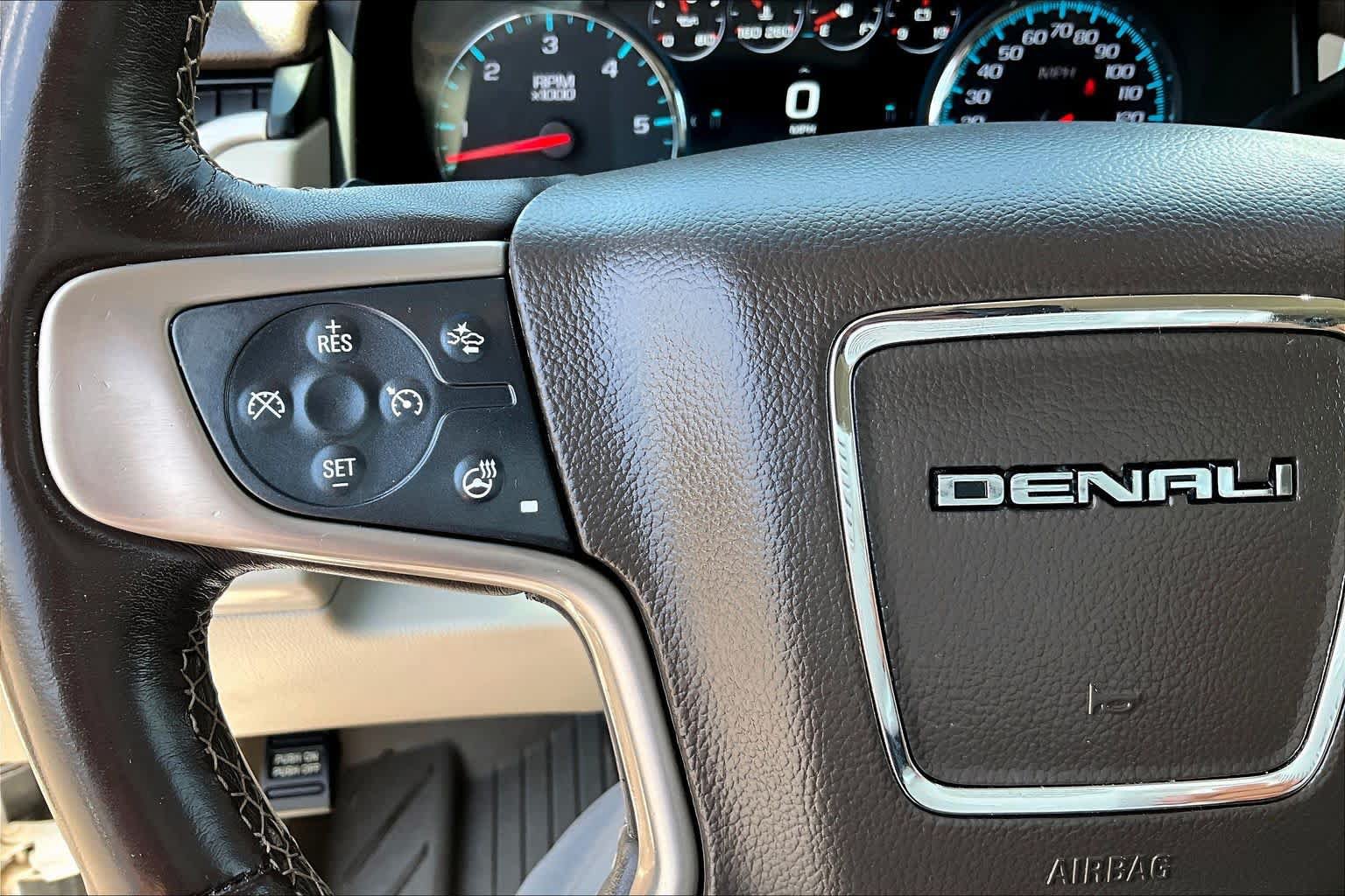 Used 2019 GMC Yukon Denali w/ Denali Ultimate Package AWD/4WD image 24