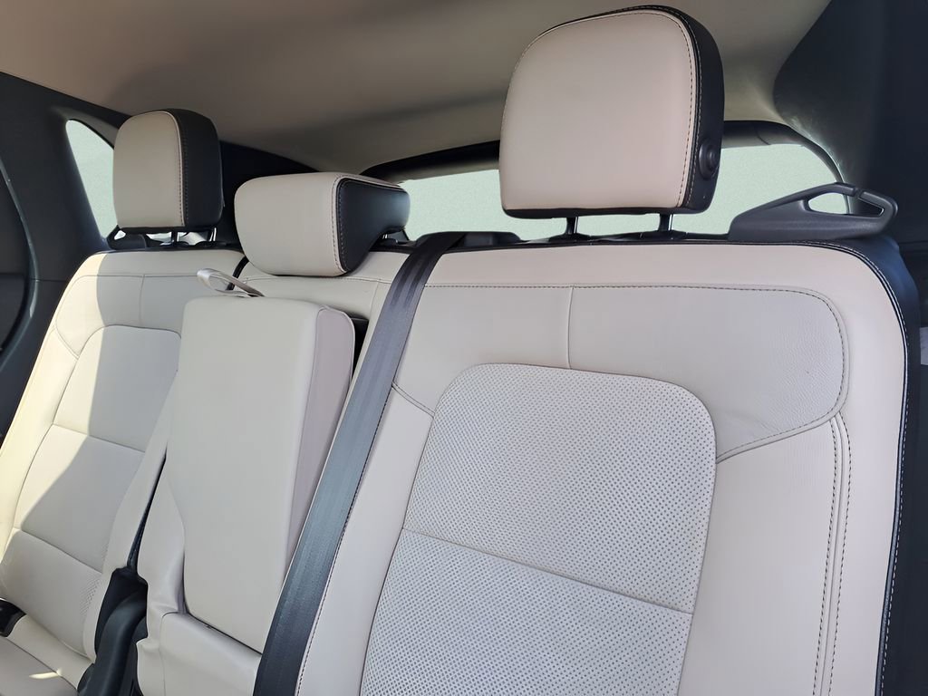 Used 2020 Ford Escape Titanium image 9