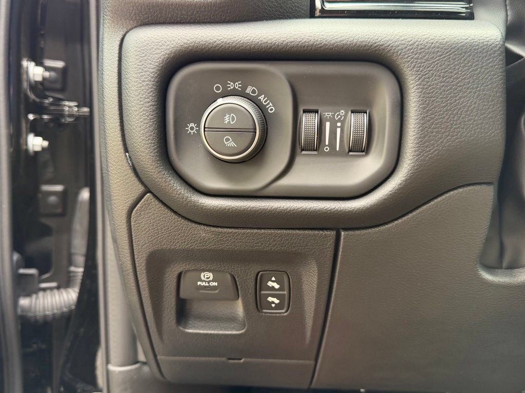 New 2026 RAM 1500 Laramie AWD/4WD image 24