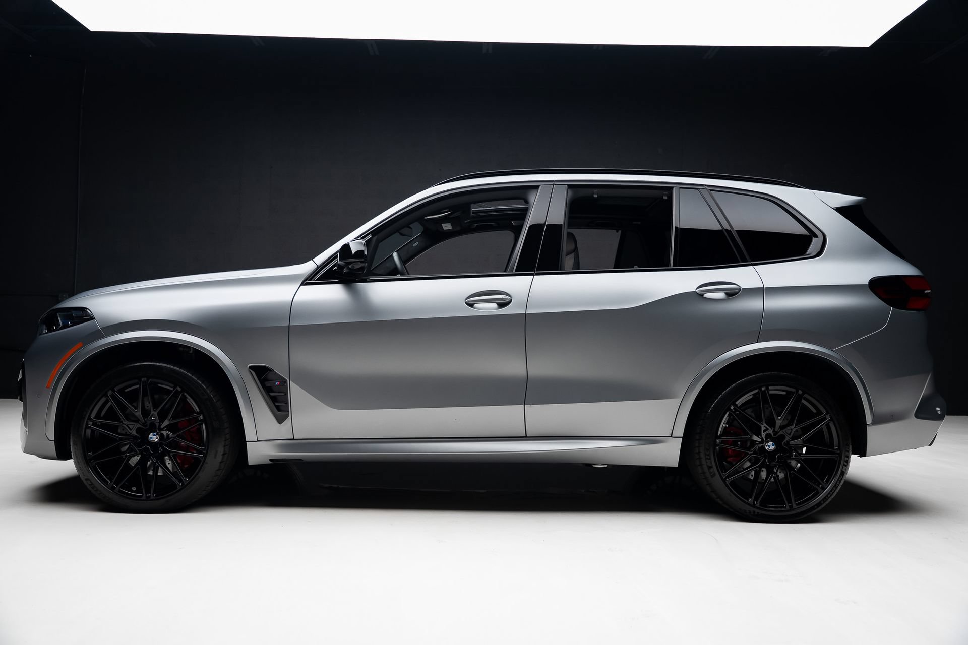 Used 2025 BMW X5 M Competition w/ Executive Package AWD/4WD image 18