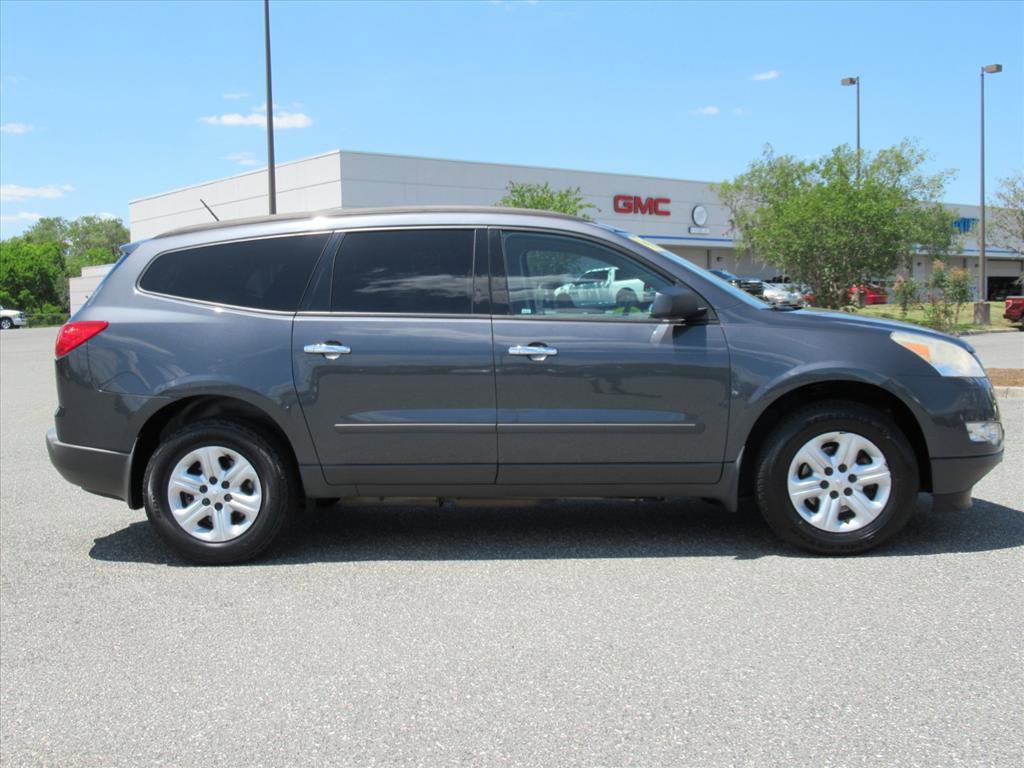 Used 2012 Chevrolet Traverse LS FWD image 2