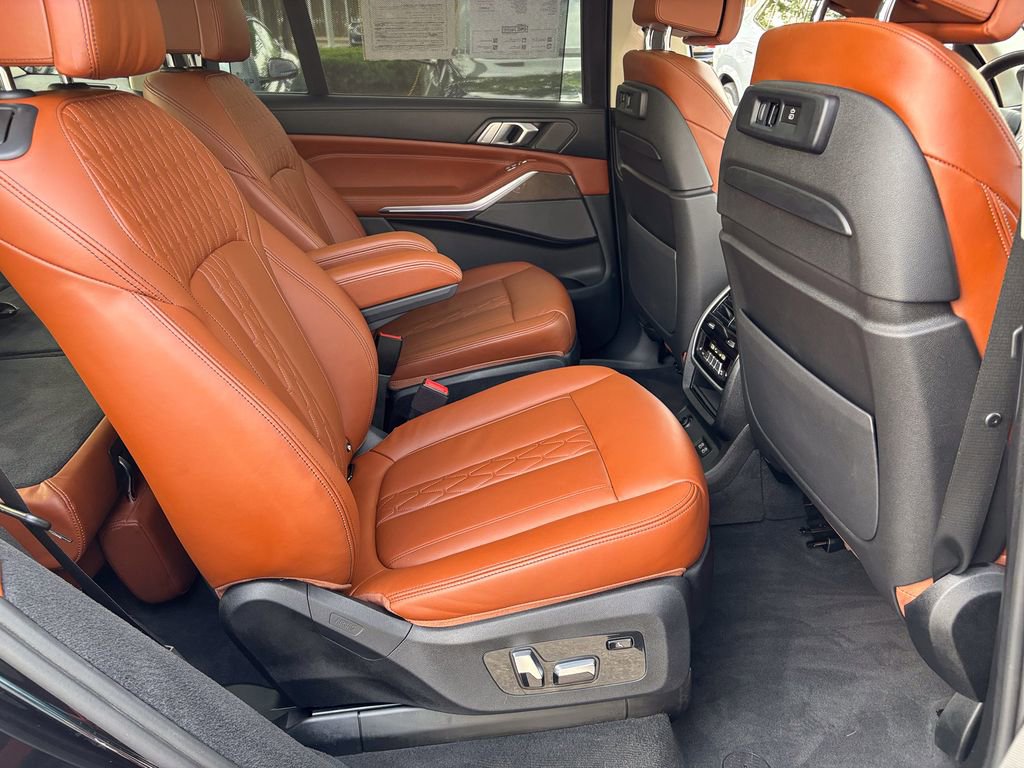 Used 2020 BMW X7 xDrive40i w/ Premium Package AWD/4WD image 39