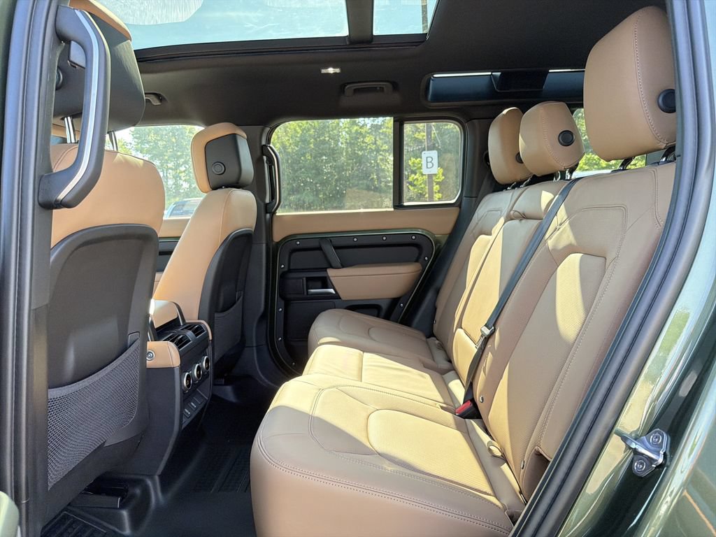 New 2026 Land Rover Defender 110 X-Dynamic SE AWD/4WD image 5