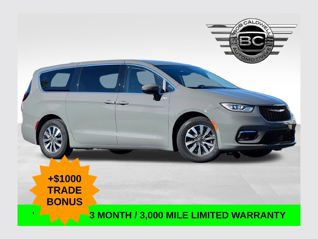 Used 2023 Chrysler Pacifica Touring-L FWD 360° Tour