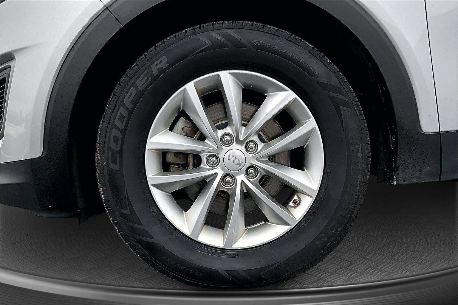 Used 2016 Kia Sorento LX w/ LX Convenience Package image 10