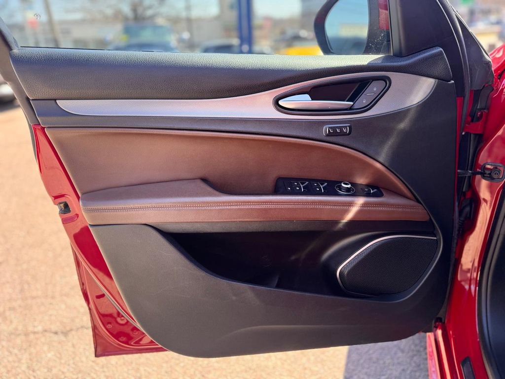 Used 2021 Alfa Romeo Stelvio Ti Sport image 12