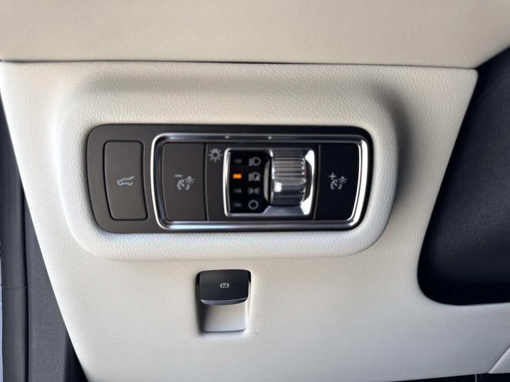 New 2026 Lincoln Nautilus Premier AWD/4WD image 33