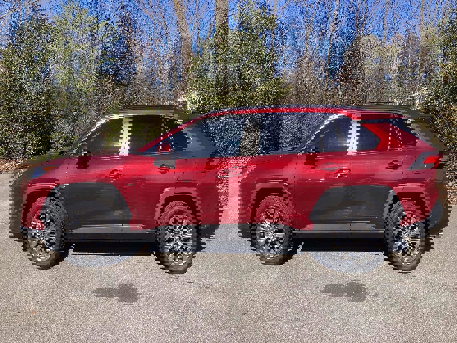 Used 2021 Toyota RAV4 XLE Premium image 8