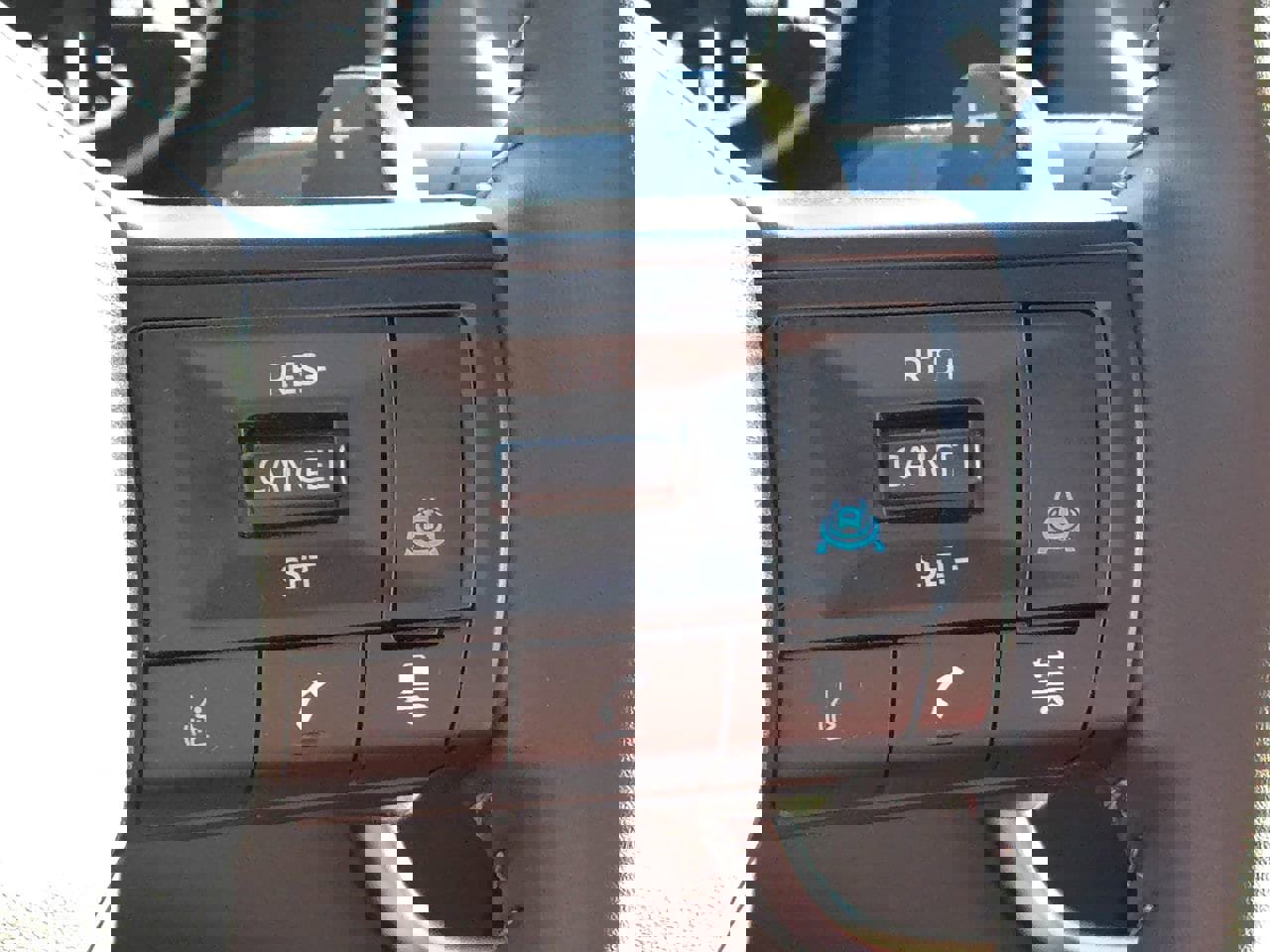 Used 2025 Nissan Rogue SV w/ SV Premium Package image 21