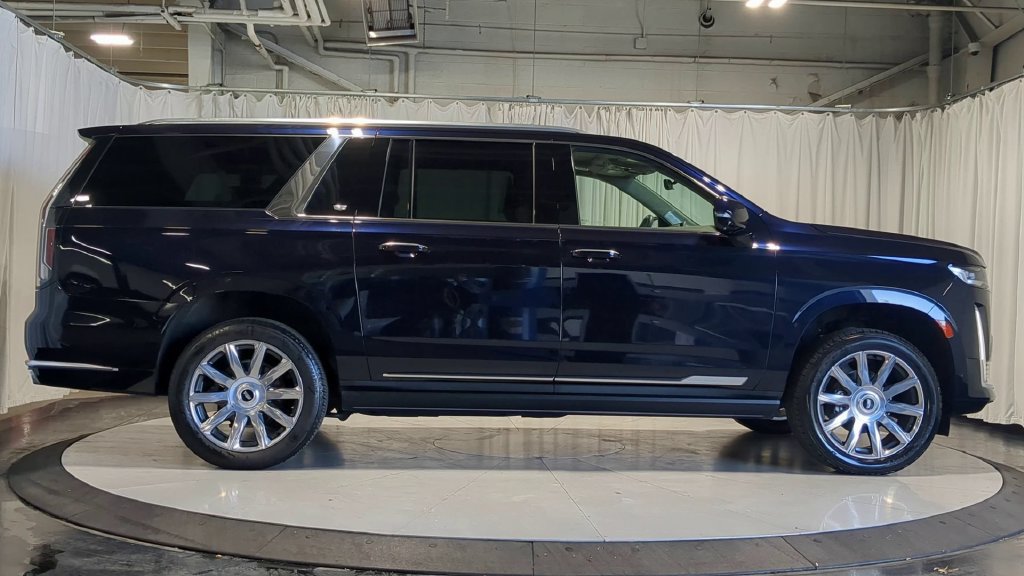 Used 2023 Cadillac Escalade ESV Premium Luxury Platinum AWD/4WD image 11