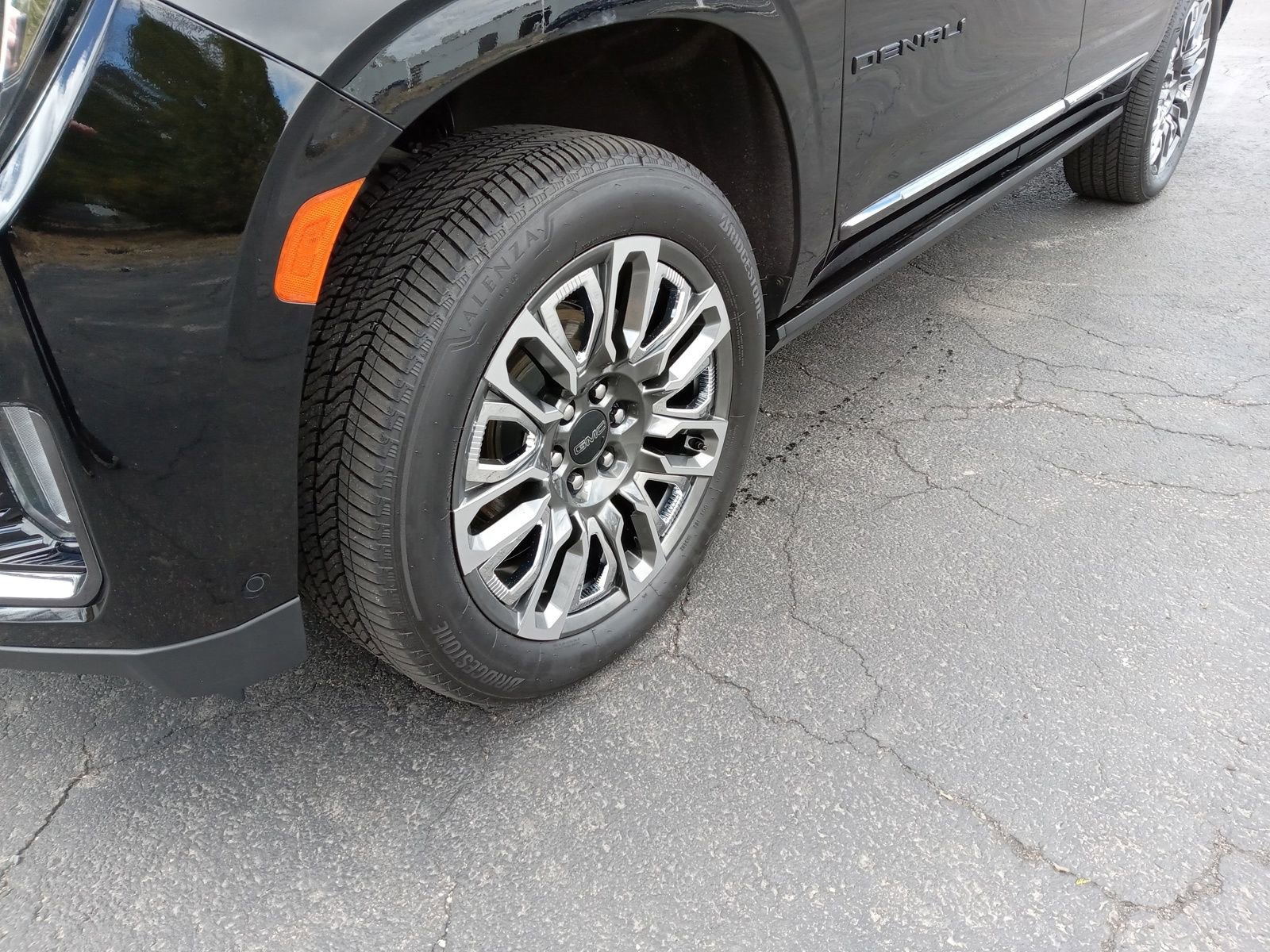 Used 2023 GMC Yukon Denali Ultimate w/ LPO, Floor Liner Package image 6