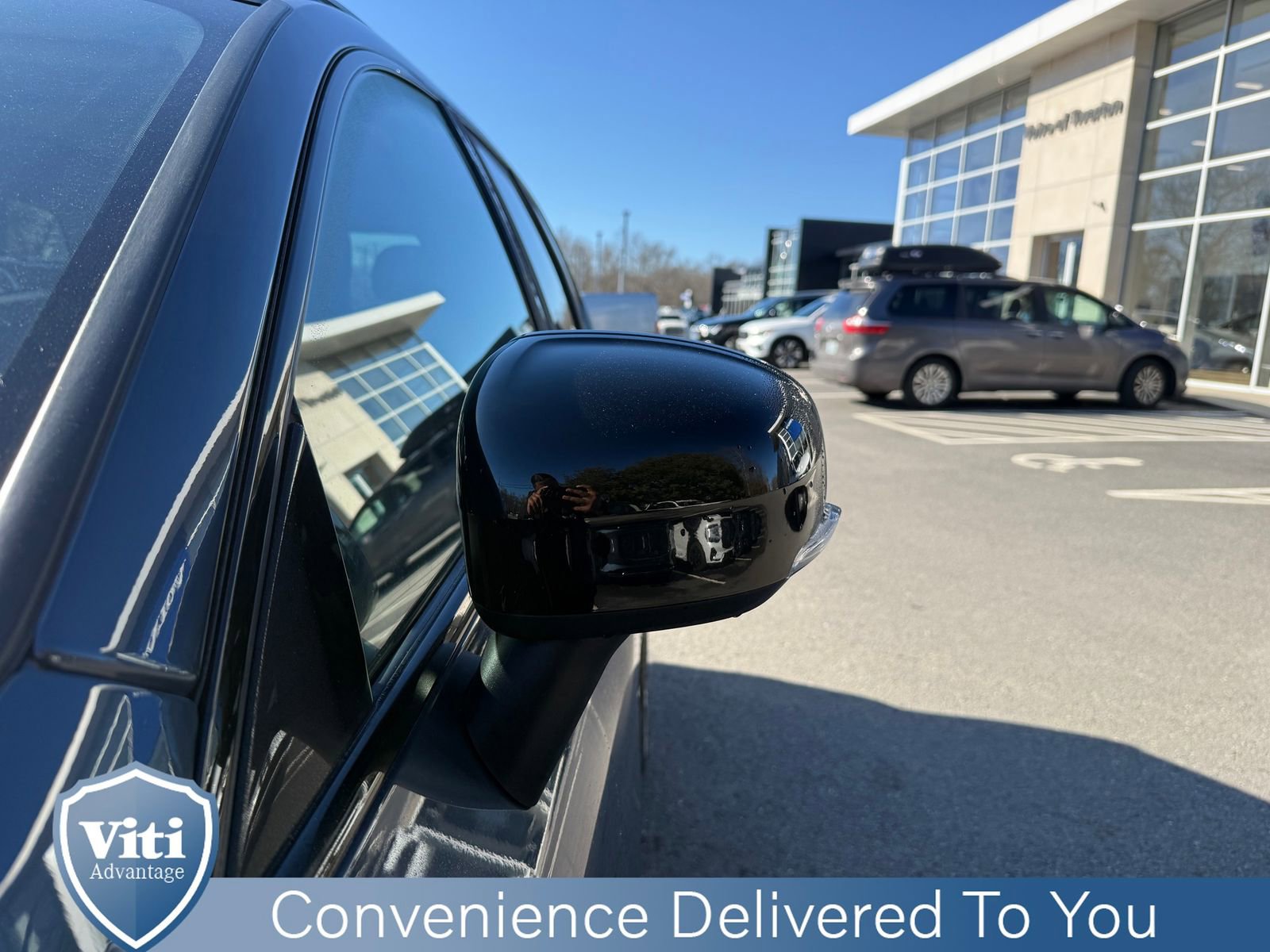 Certified 2023 Volvo XC60 B5 Ultimate w/ Climate Package image 11