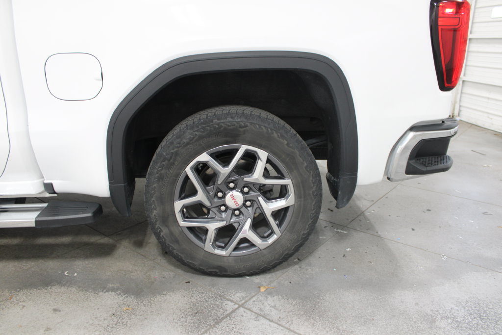 Used 2022 GMC Sierra 1500 SLT AWD/4WD image 16