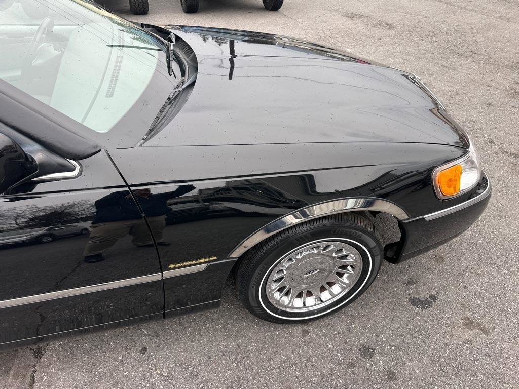 Used 2002 Lincoln Town Car Cartier RWD image 17