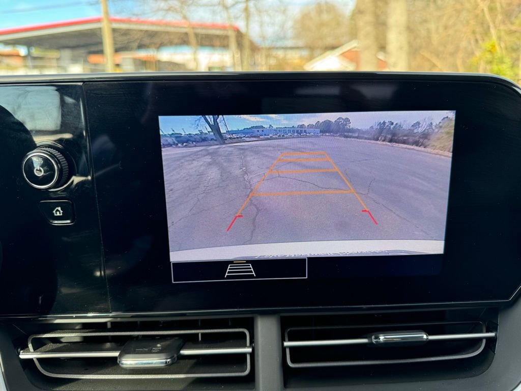 Certified 2025 Chevrolet Trax LS image 23