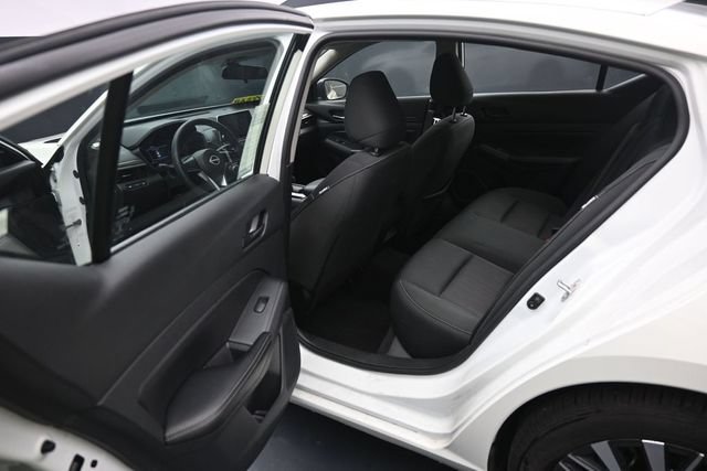 Used 2025 Nissan Altima 2.5 SV FWD image 36