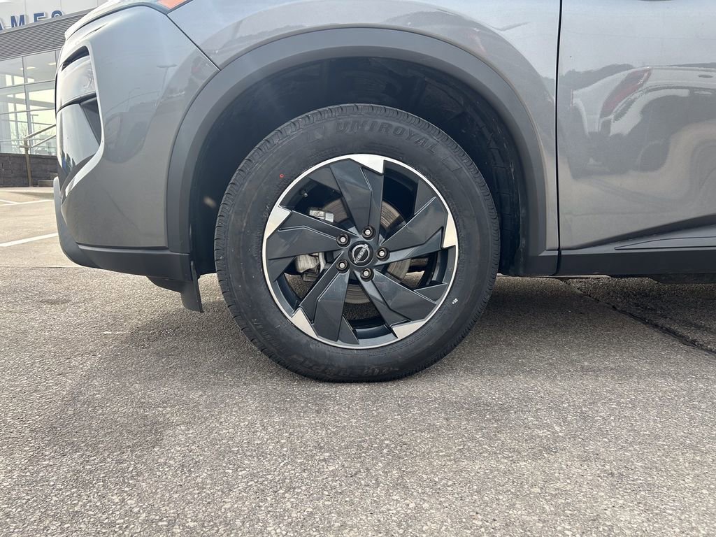 Used 2024 Nissan Rogue SV image 33