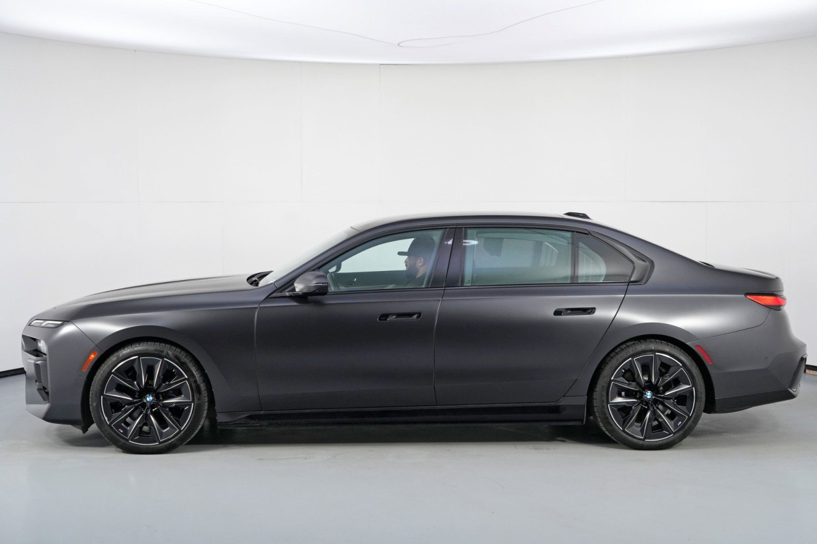 Used 2023 BMW i7 xDrive60 w/ Parking Assistance Package image 61