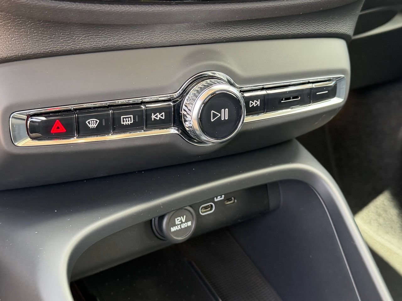 New 2026 Volvo XC40 B5 Plus w/ Climate Package AWD/4WD image 14