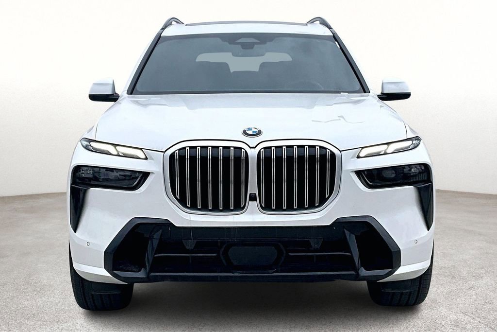 Used 2025 BMW X7 xDrive40i w/ M Sport Package image 5