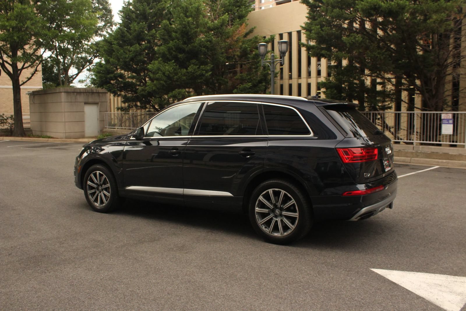 Used 2017 Audi Q7 3.0T Premium Plus w/ Premium Plus Package AWD/4WD image 9