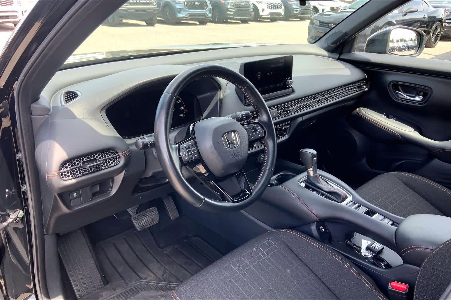 Used 2025 Honda HR-V Sport image 17