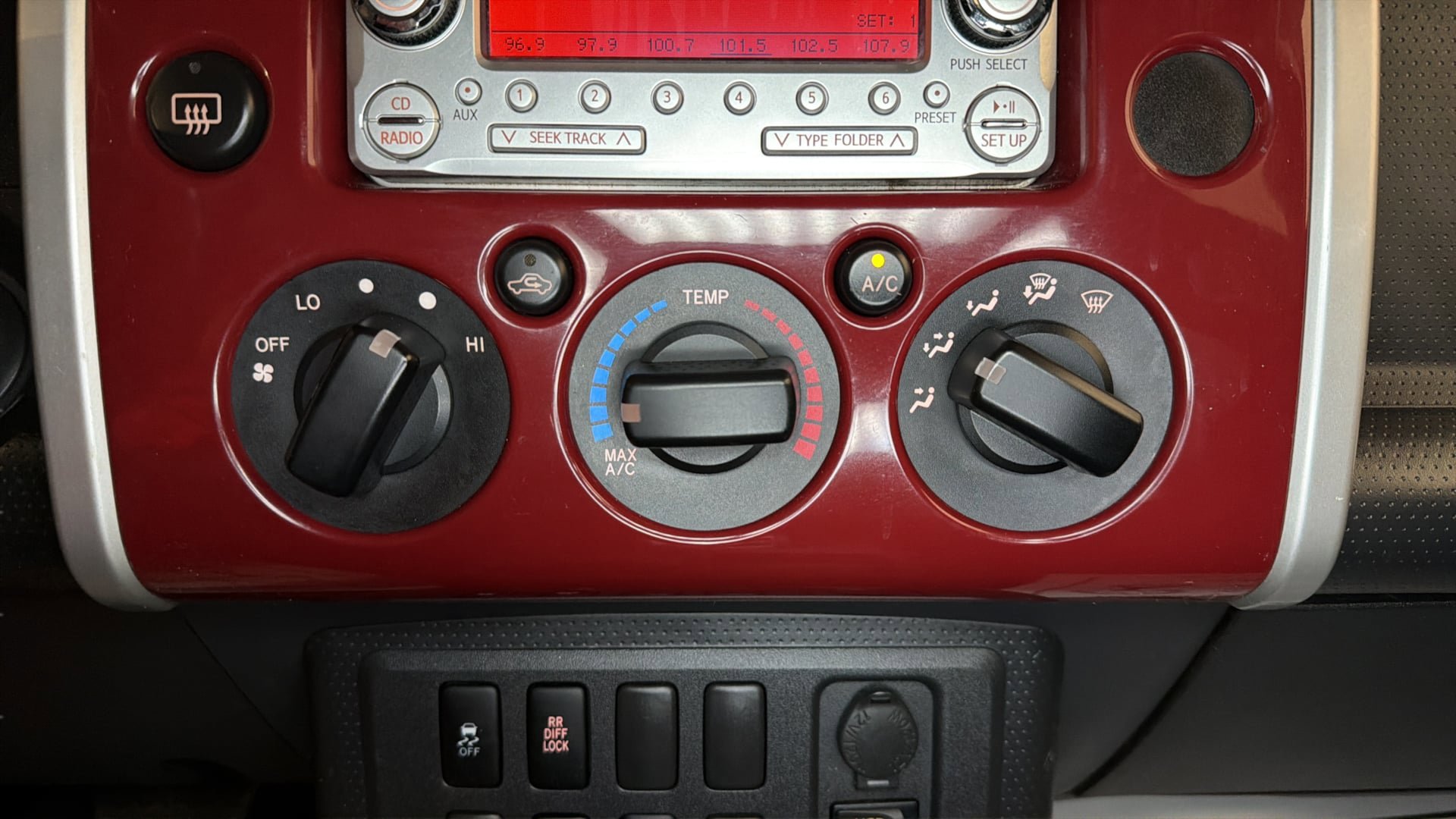 Used 2011 Toyota FJ Cruiser 2WD w/ Upgrade Pkg image 26