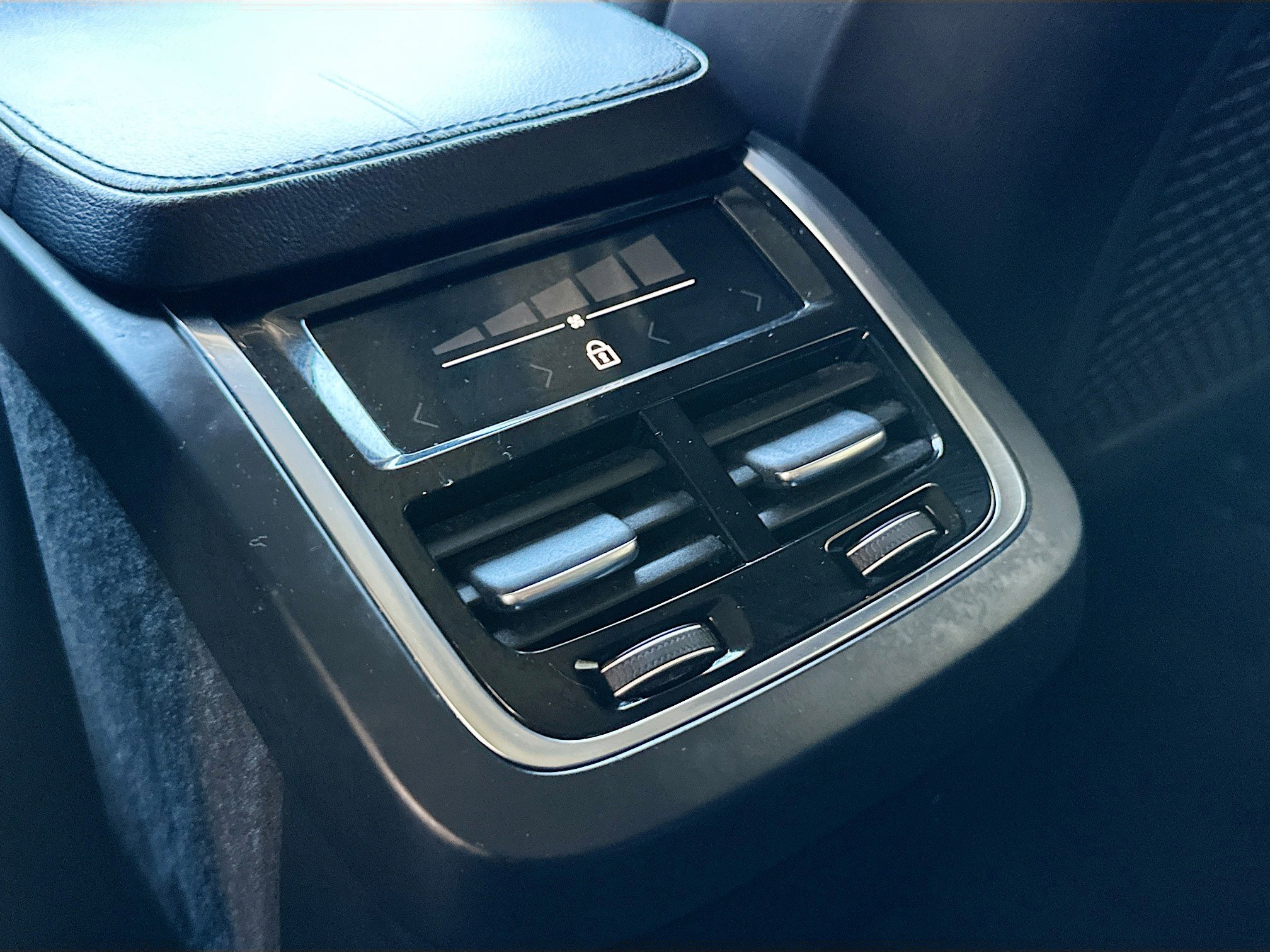 Used 2021 Volvo XC90 T5 Momentum image 24